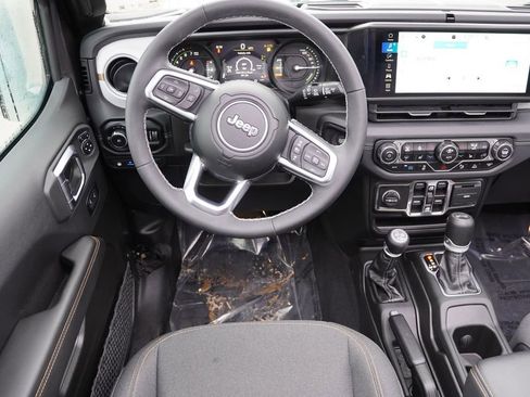 Certified 2025 Jeep Wrangler Sahara 4xe w/ Safety Group image 21