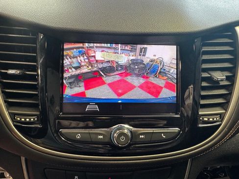 Used 2020 Chevrolet Trax LT w/ LT Convenience Package FWD image 22