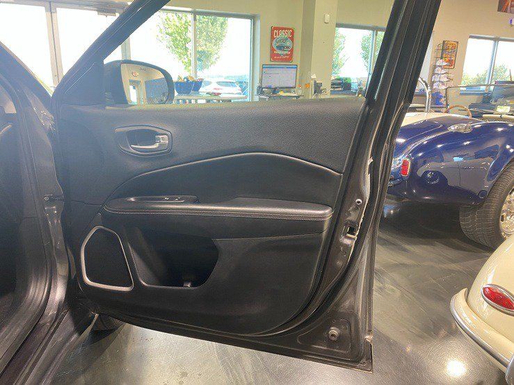 Used 2019 Jeep Compass Latitude w/ Popular Equipment Group AWD/4WD image 20