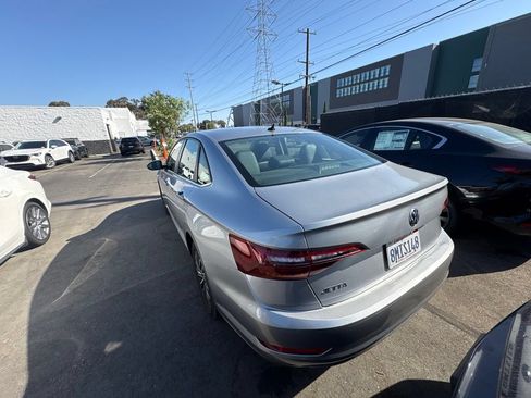 Used 2019 Volkswagen Jetta SE FWD image 9
