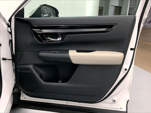 Used 2025 Honda CR-V EX-L image 9
