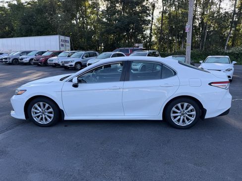 Used 2019 Toyota Camry LE FWD image 8