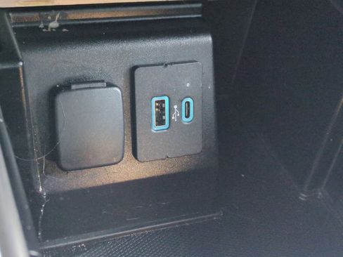 Used 2020 Ford Explorer XLT w/ Equipment Group 202A image 31