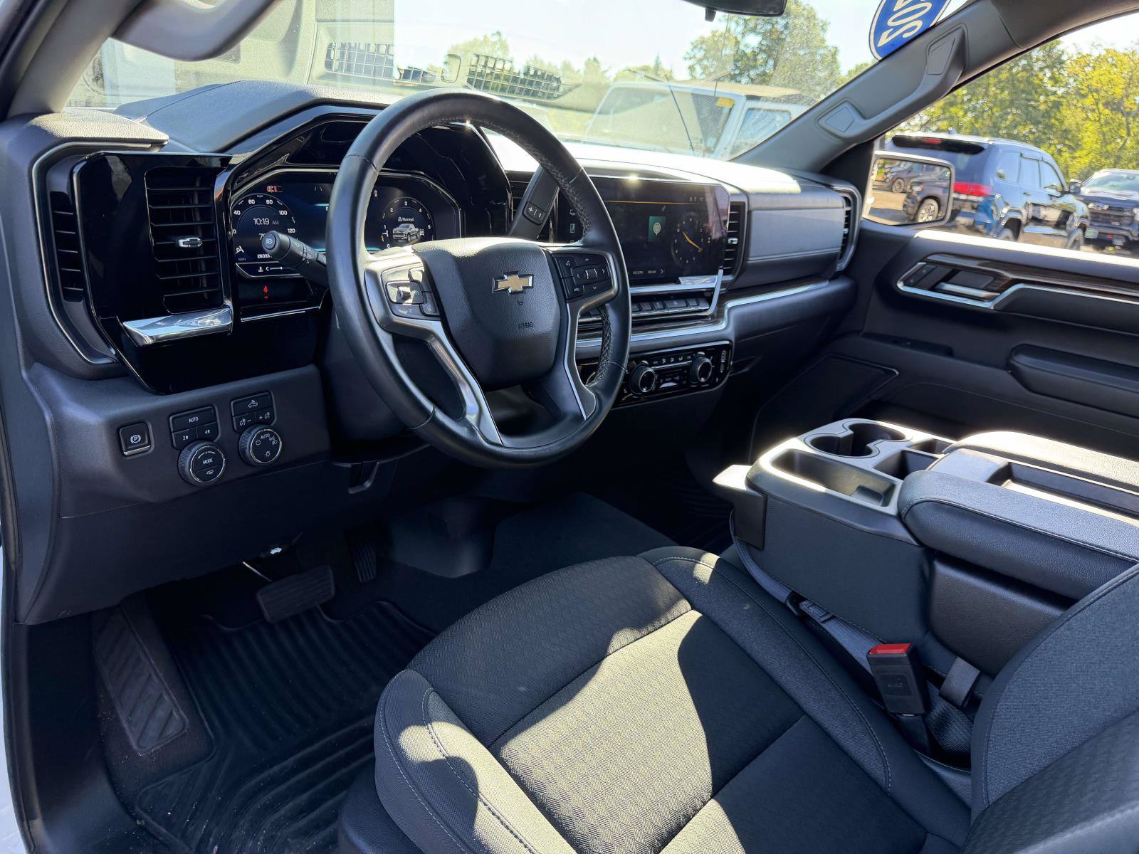 Used 2024 Chevrolet Silverado 1500 LT AWD/4WD image 9