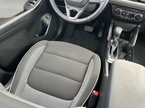 Used 2025 Chevrolet TrailBlazer LT w/ Convenience Package image 14