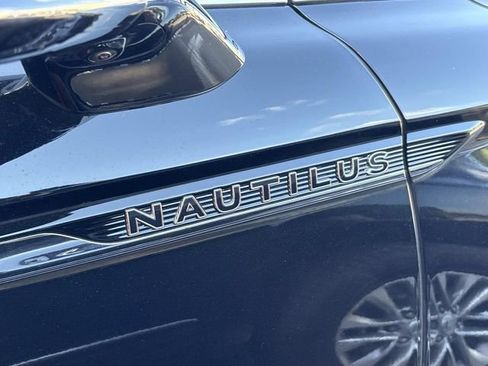 Used 2023 Lincoln Nautilus Black Label w/ Class II Trailer Tow Package AWD/4WD image 9