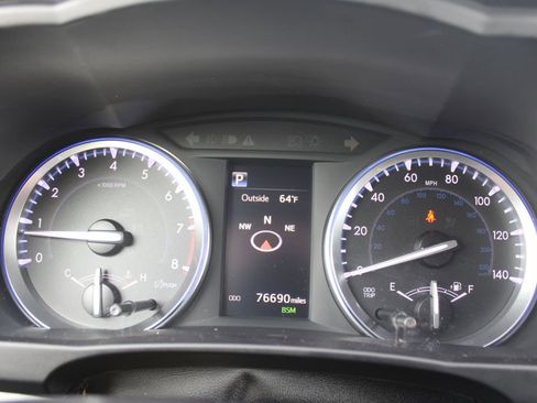 Used 2019 Toyota Highlander AWD V6 image 32