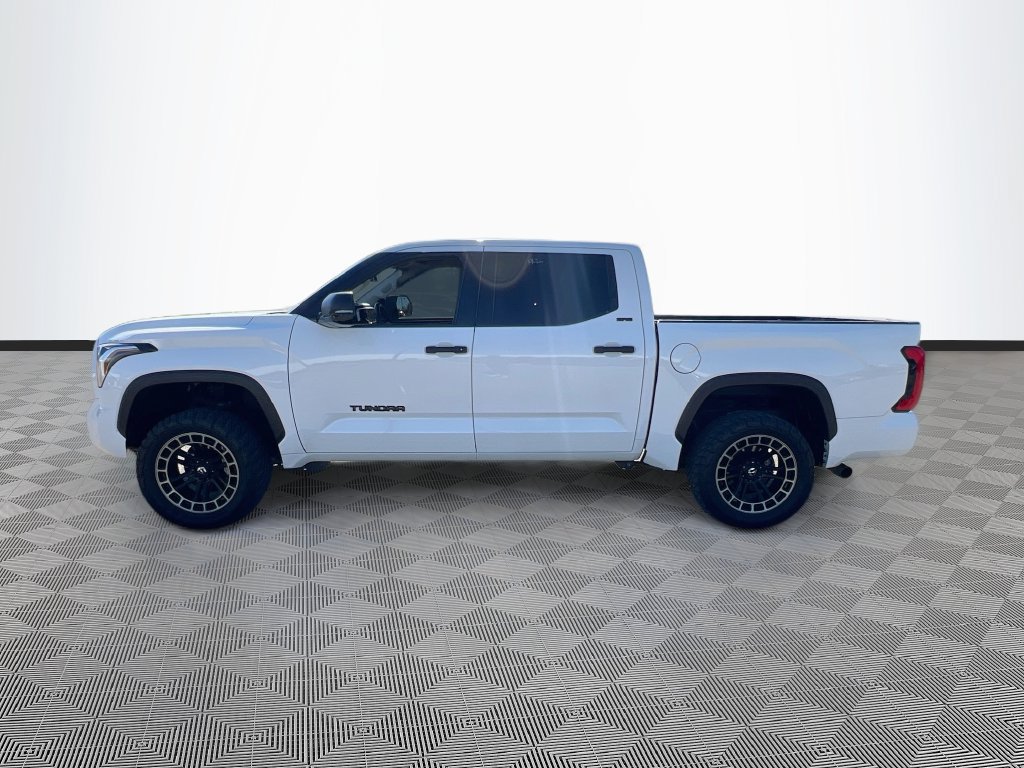 Used 2022 Toyota Tundra SR5 w/ SR5 Convenience Package AWD/4WD image 4