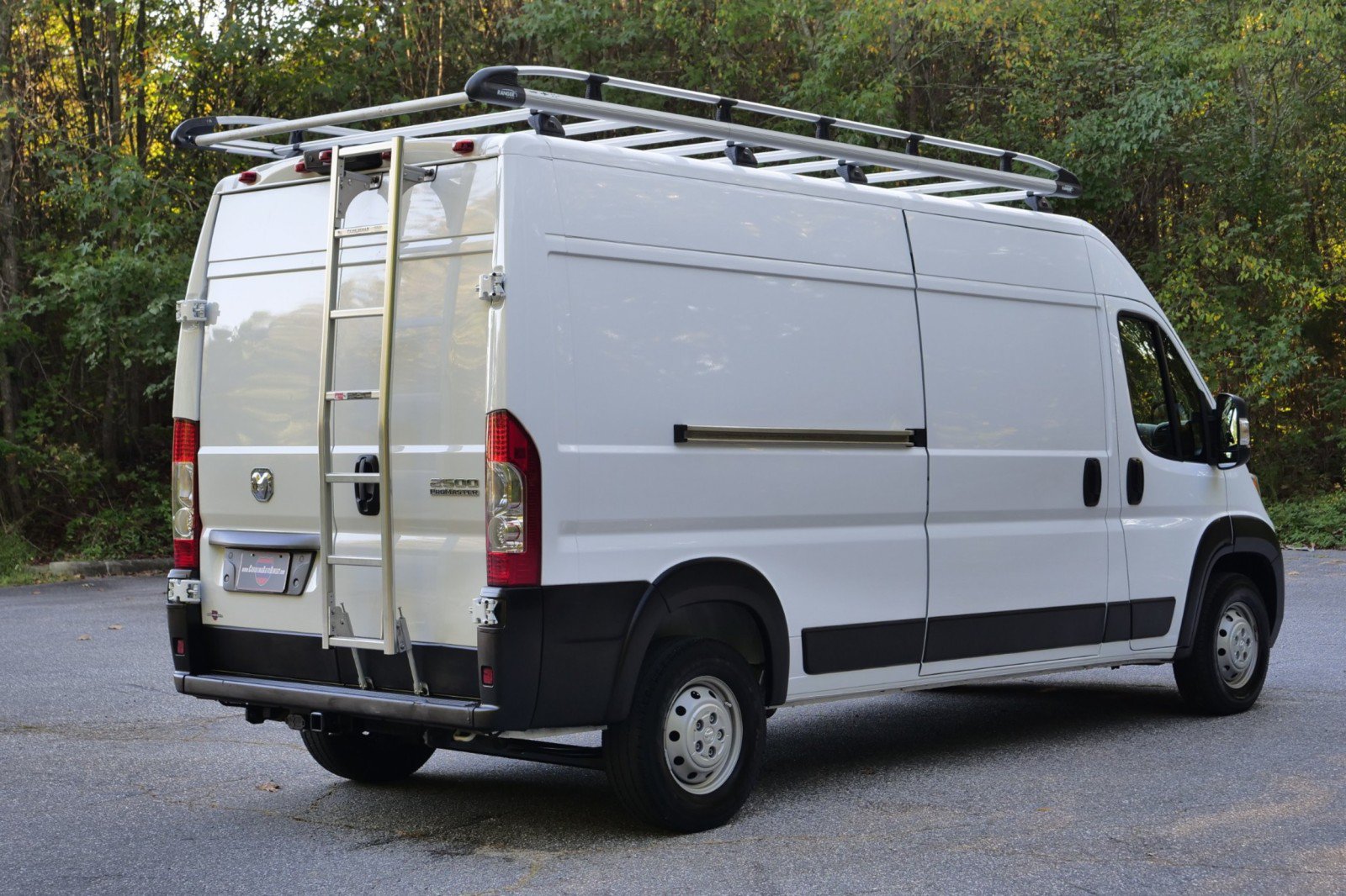 Used 2023 RAM ProMaster 2500 w/ Convenience Group FWD image 10
