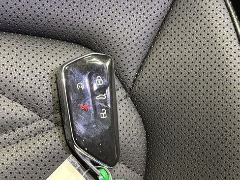Used 2025 Volkswagen Atlas SE w/ Panoramic Sunroof Package AWD/4WD image 41