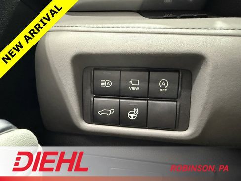 Used 2024 Toyota Highlander Limited image 26