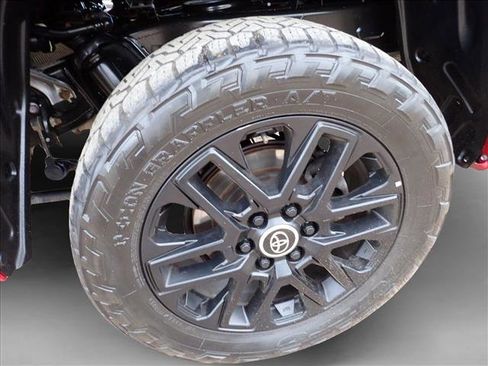 Used 2022 Toyota Tundra SR5 w/ SR5 Convenience Package AWD/4WD image 7