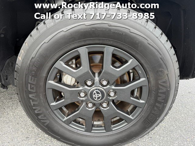 Used 2025 Toyota 4Runner SR5 AWD/4WD image 16
