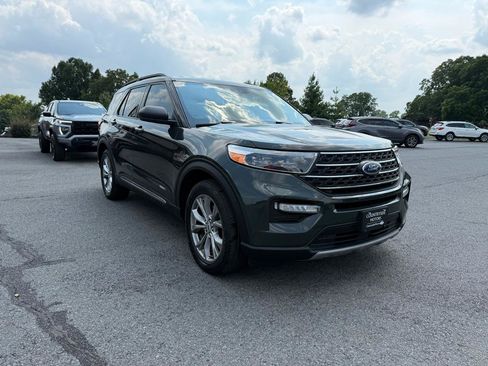 Used 2023 Ford Explorer XLT w/ Equipment Group 202A RWD image 8