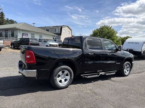Used 2025 RAM 1500 Big Horn AWD/4WD image 6