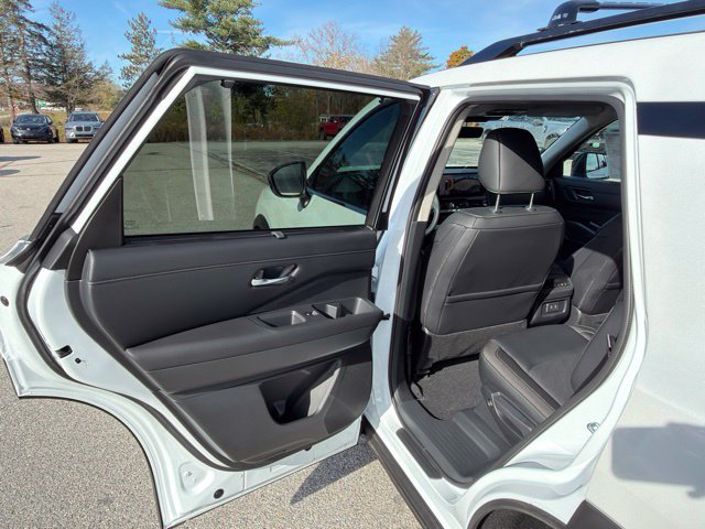 New 2026 Nissan Pathfinder SL AWD/4WD image 16