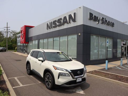 Certified 2022 Nissan Rogue SV AWD/4WD image 2