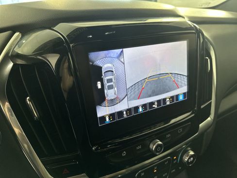Used 2023 Chevrolet Traverse RS FWD image 17