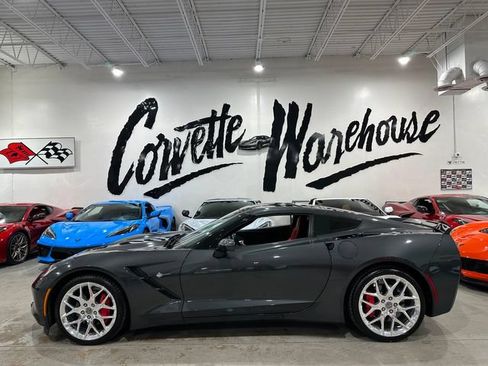 Used 2019 Chevrolet Corvette Stingray Coupe w/ 1LT RWD image 2
