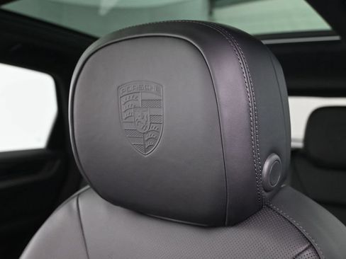 Used 2026 Porsche Cayenne GTS AWD/4WD image 17