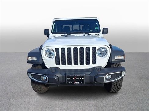 Used 2023 Jeep Gladiator Sport image 2
