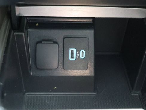 Used 2020 Ford Explorer Platinum w/ Premium Technology Package image 31