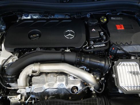 Used 2025 Mercedes-Benz GLA 250 4MATIC image 31