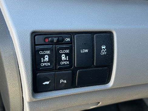 Used 2016 Honda Odyssey Touring Elite image 21