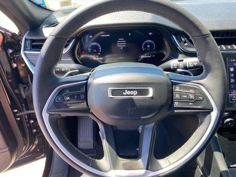 Used 2023 Jeep Grand Cherokee L Laredo AWD/4WD image 10