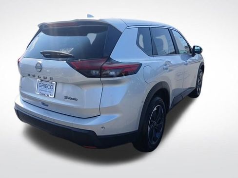 Used 2024 Nissan Rogue SV image 7