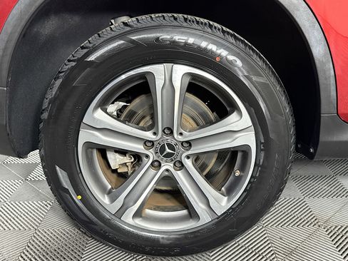 Used 2019 Mercedes-Benz GLC 300 w/ Parking Assistance Package image 31