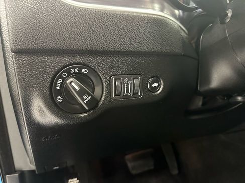 Used 2018 Dodge Charger R/T w/ Plus Group image 25