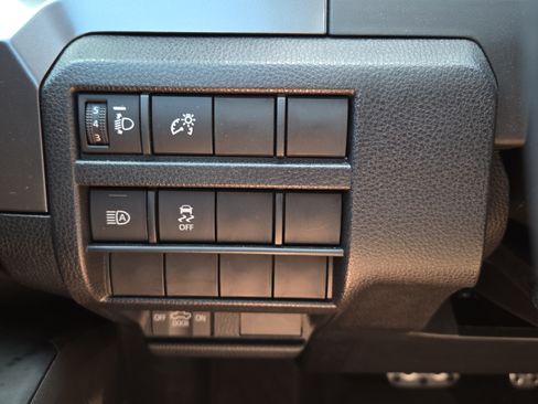 Certified 2025 Toyota Tacoma TRD Sport AWD/4WD image 17