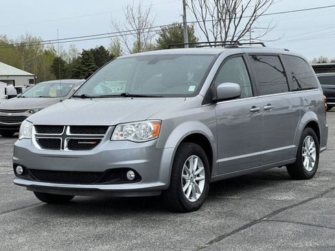 Used 2019 Dodge Grand Caravan SXT FWD image 2