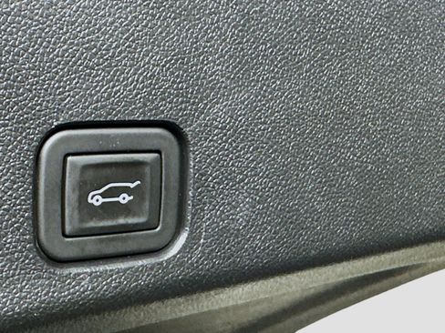 Used 2025 Buick Enclave Preferred FWD image 30