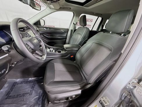 Used 2023 Jeep Grand Cherokee Laredo w/ Luxury Tech Group I AWD/4WD image 26