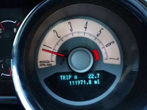 Used 2010 Ford Mustang Premium RWD image 7