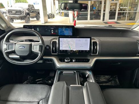 Used 2025 Ford Expedition Max Platinum AWD/4WD image 19