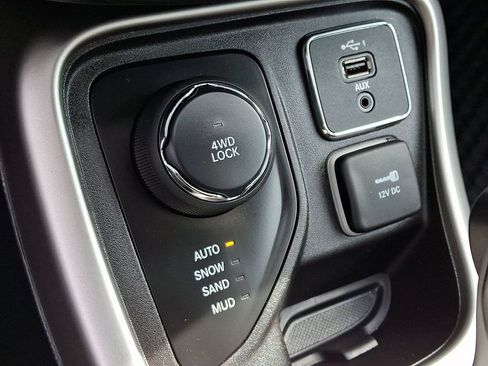 Used 2019 Jeep Compass Latitude w/ Cold Weather Group image 23