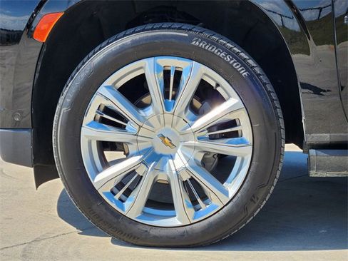 Used 2024 Chevrolet Suburban High Country w/ Advanced Technology Package image 11