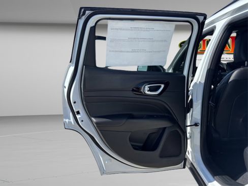 New 2026 Jeep Compass Latitude image 25