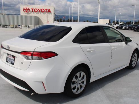 Certified 2021 Toyota Corolla LE image 3