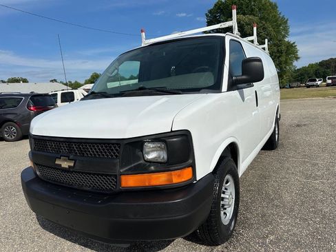 Used 2014 Chevrolet Express 2500 RWD image 8