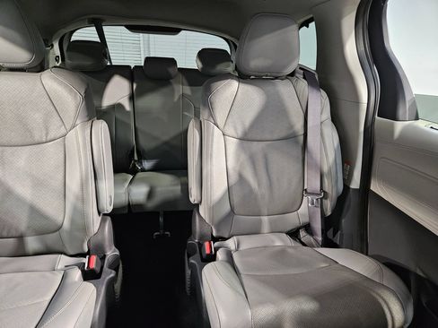 Certified 2024 Toyota Sienna Limited FWD image 14