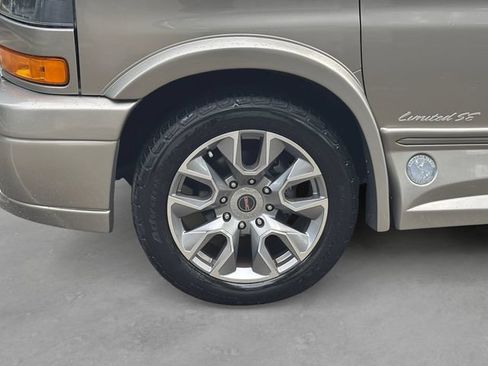 Used 2023 GMC Savana 2500 Extended RWD image 10
