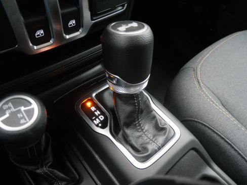 Used 2024 Jeep Wrangler Sport S image 26