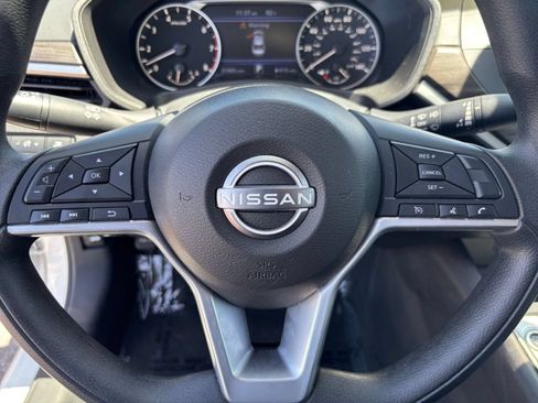 Used 2025 Nissan Altima 2.5 SV FWD image 28