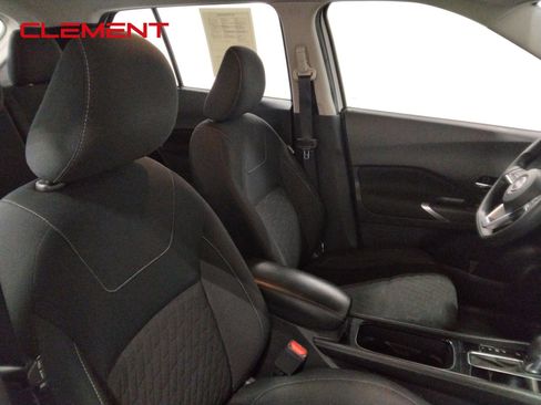 Used 2023 Nissan Kicks SV image 39