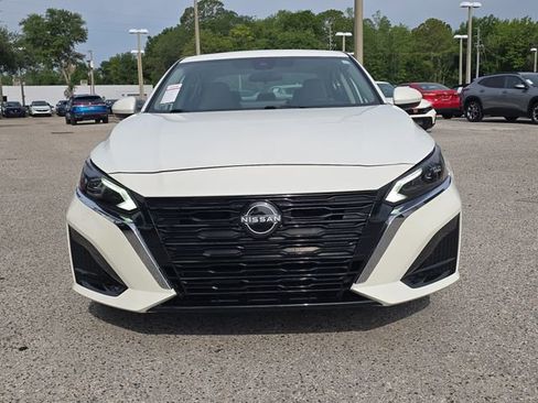 Certified 2024 Nissan Altima 2.5 SV w/ SV Premium Package FWD image 3