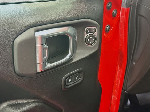 Used 2025 Jeep Wrangler Unlimited Sport AWD/4WD image 15